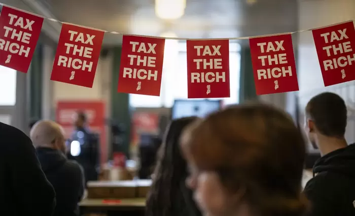 Συντριπτικό «όχι» των Ελβετών στη φορολόγηση των super rich