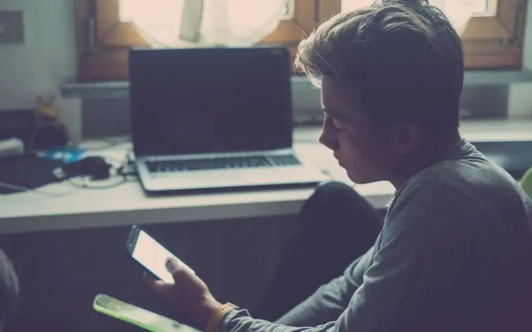 Γιατί CEO τεχνολογικών εταιρειών περιορίζουν τα social media στα παιδιά τους