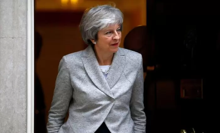 Μέι: Το Λονδίνο θα συνεργασθεί με την Ισπανία για το Brexit