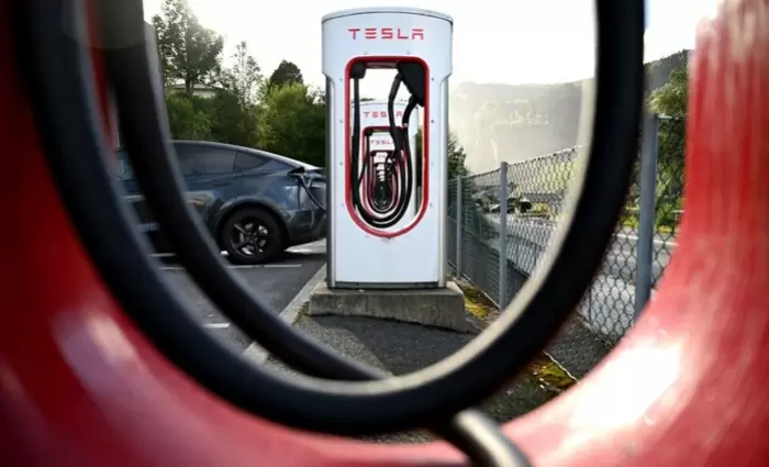 Tesla: Πρωτιά στην αγορά όπου σχεδόν όλα τα νέα οχήματα είναι ηλεκτρικά
