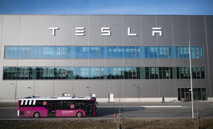 H Tesla απέλυσε 1.700 άτομα από το Gigafactory στο Βερολίνο