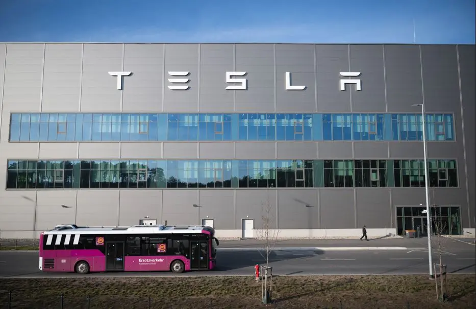 H Tesla απέλυσε 1.700 άτομα από το Gigafactory στο Βερολίνο
