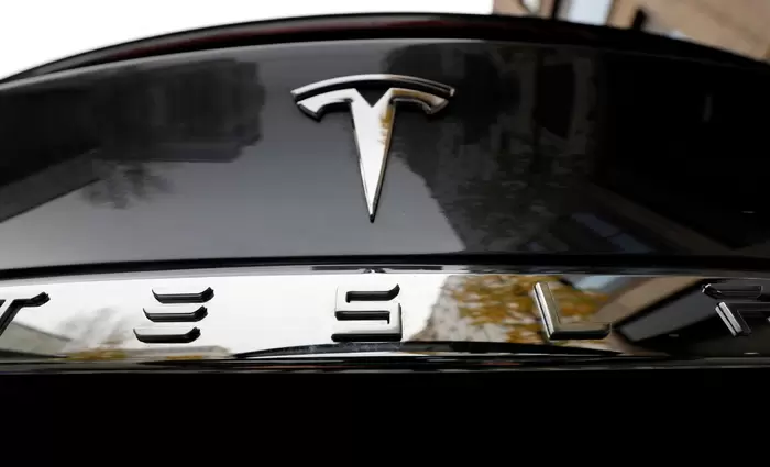 Tesla: Κατηγορείται για κλοπή και αντιγραφή από το «Blade Runner 2049»