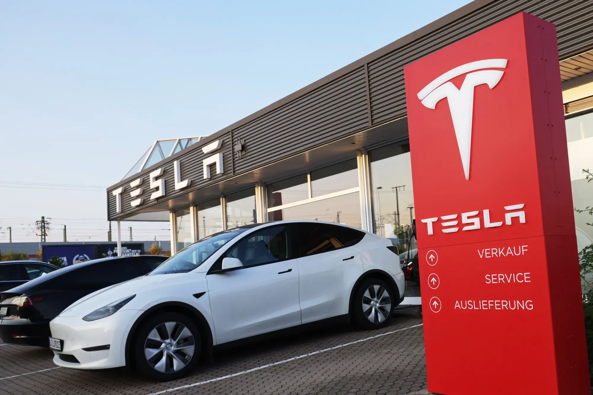 Ποιοι είναι οι κερδισμένοι από την πτώση της Tesla στην Ευρώπη;