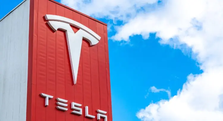 Tesla: Καθίζηση σε έσοδα και κέρδη το α’ τρίμηνο – Υποσχέσεις για νέα μοντέλα σε προσιτές τιμές