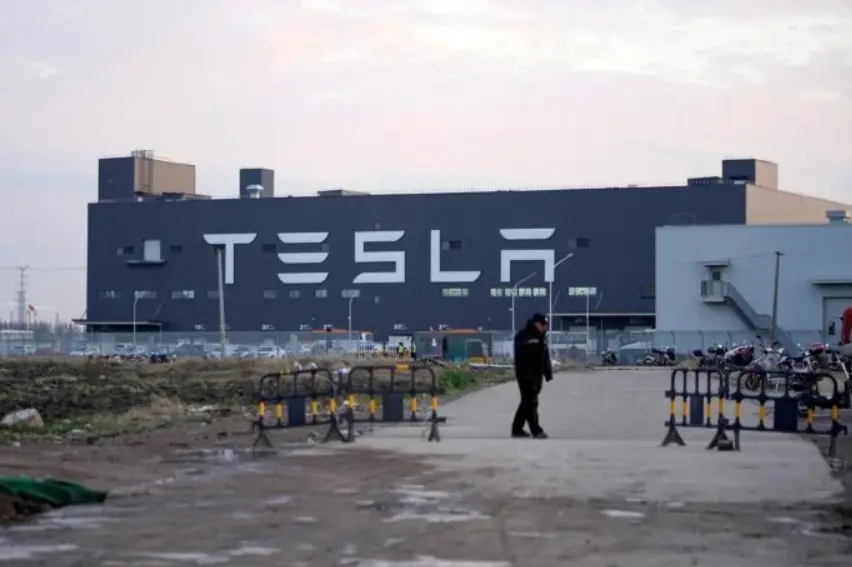 Κομισιόν: Μειώνονται οι δασμοί στα Tesla που εισάγονται από την Κίνα
