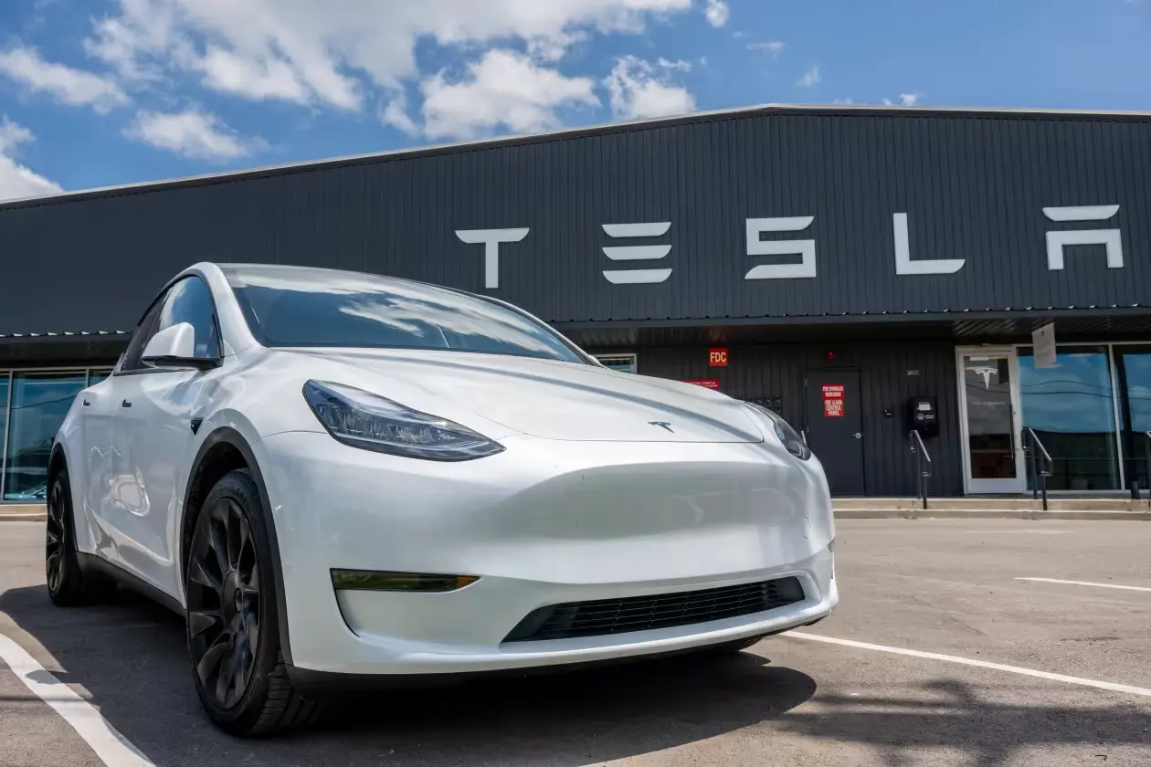 Tesla: Οι αναλυτές «βλέπουν» πτώση έως 15% στις παραδόσεις οχημάτων στο τέλος του έτους