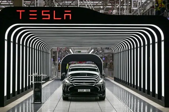 Η Tesla έσπασε το «φράγμα» των 3.000.000 αυτοκινήτων