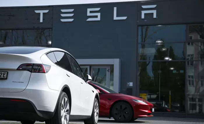 Ευρώπη: Βαριά χρονιά για την Tesla με πτώση 28% στις πωλήσεις – Εξαίρεση η Νορβηγία