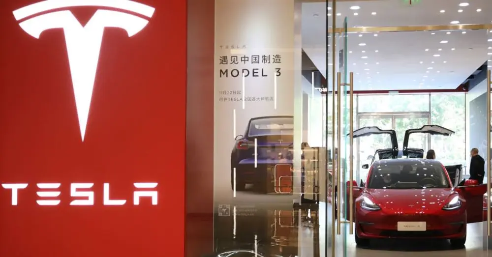 Tesla : Γνωστός επενδυτής προβλέπει περαιτέρω πτώση για την μετοχή της (γράφημα)