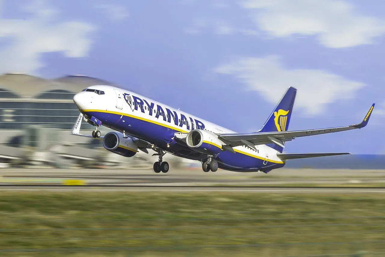 Ryanair: «Παράθυρο» για μικρές αυξήσεις στα εισιτήρια το καλοκαίρι