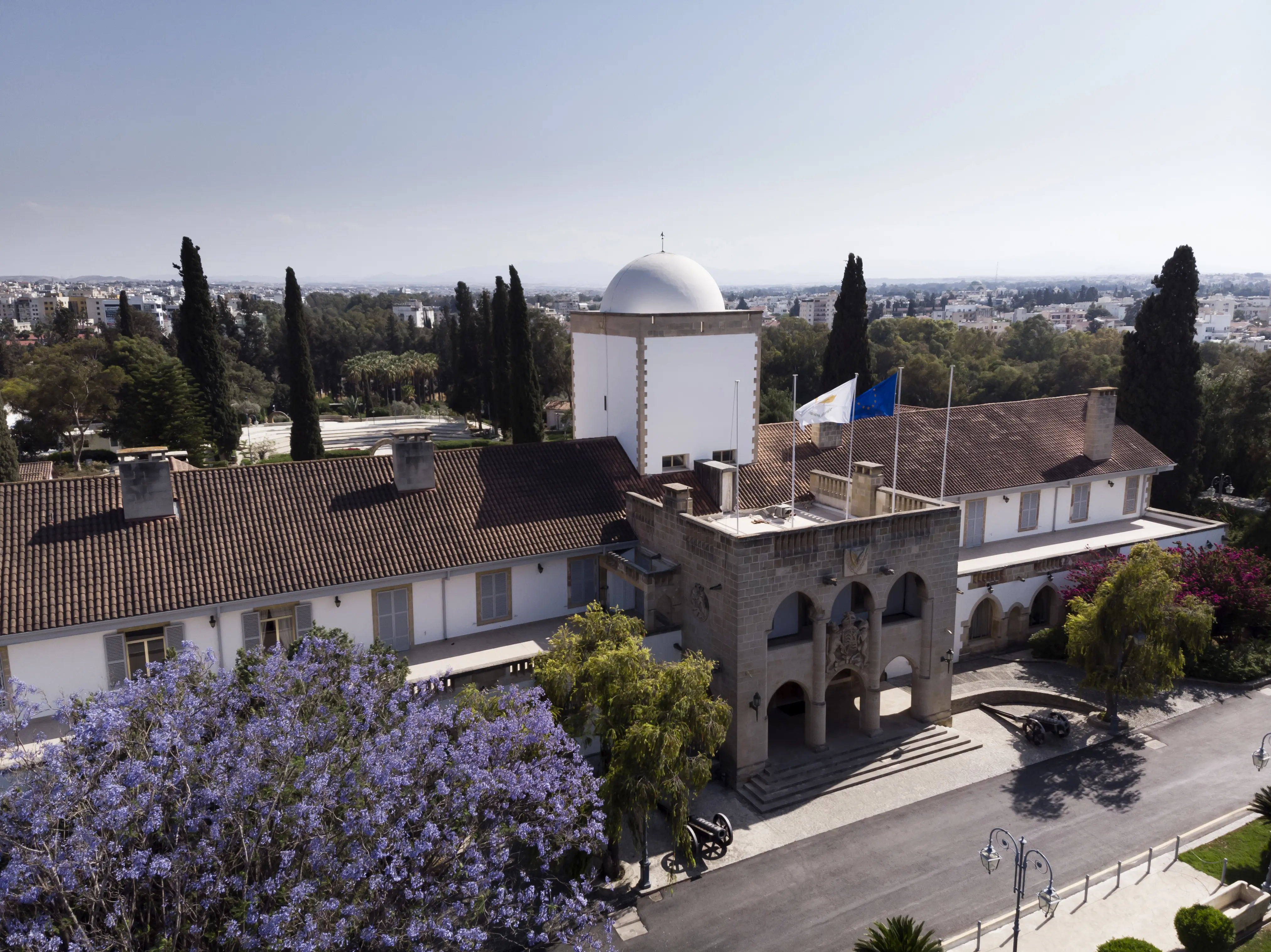 Το Ανώτατο απέρριψε την προσφυγή ΠτΔ για συνεργάτιδες - Τι απαντά η Κυβέρνηση