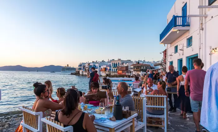 Η Ελλάδα θέλει να εκμεταλλευτεί τουριστικά τον κορωνοϊό