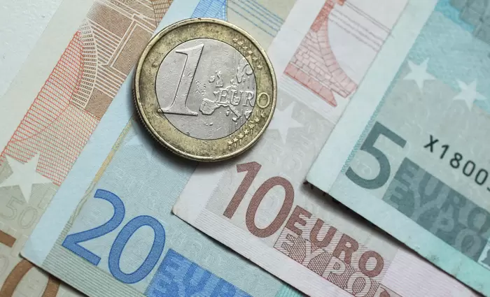 Το ευρώ υποχωρεί 0,09%