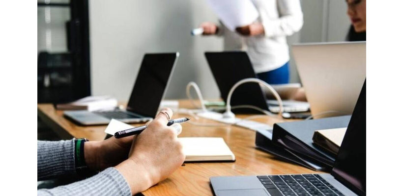 Μόνο με laptop του Δημοσίου η τηλεργασία στο Δημόσιο – Ποιους θα αφορά