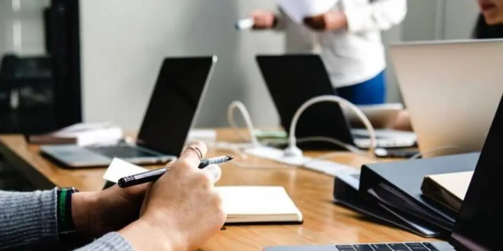 Ο ΠτΔ επέστρεψε στη Βουλή τον νόμο για την τηλεργασία στο Δημόσιο – Ποιος ο λόγος