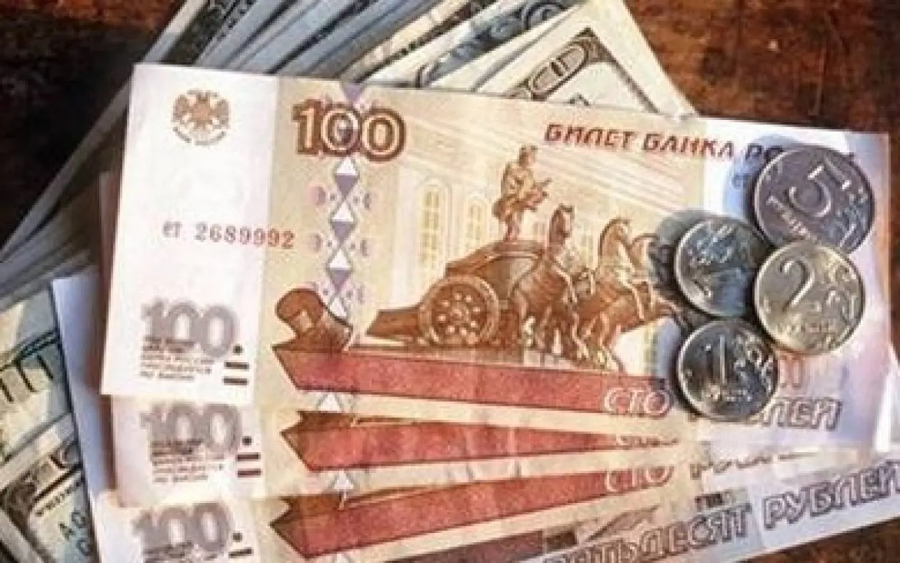 Το ρωσικό ρούβλι ανακάμπτει από τα χαμηλά άνω των 10 μηνών