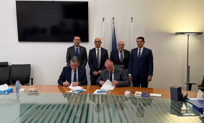 Συμφωνία ΑΗΚ - ΟΚΥπΥ για εγκατάσταση φωτοβολταϊκών στα Νοσοκομεία Λεμεσού και Αμμοχώστου