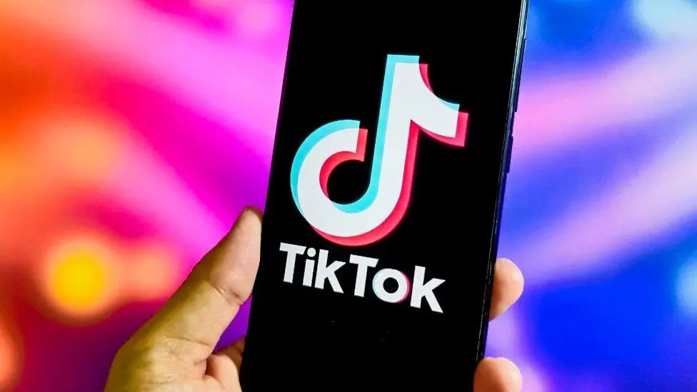 Έρευνα κατά του TikTok ετοιμάζει η Κομισιόν – Στο επίκεντρο η απειλή για τα παιδιά