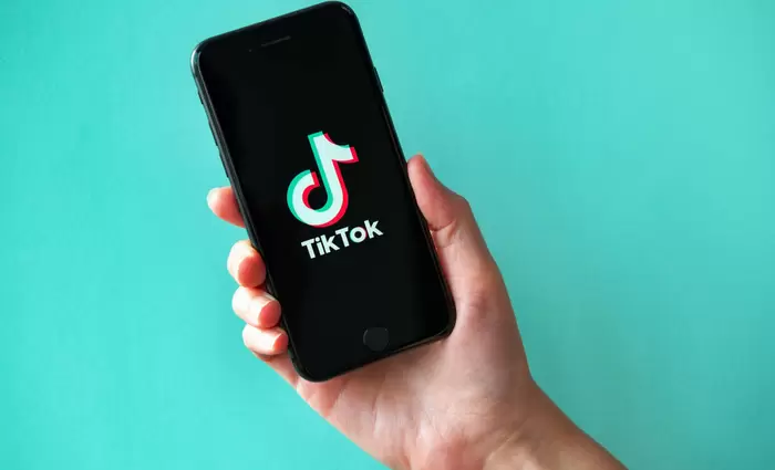 To Tik Tok ρίχνει στη μάχη το δικό του «Twitter» ενώ το Threads καταρρέει