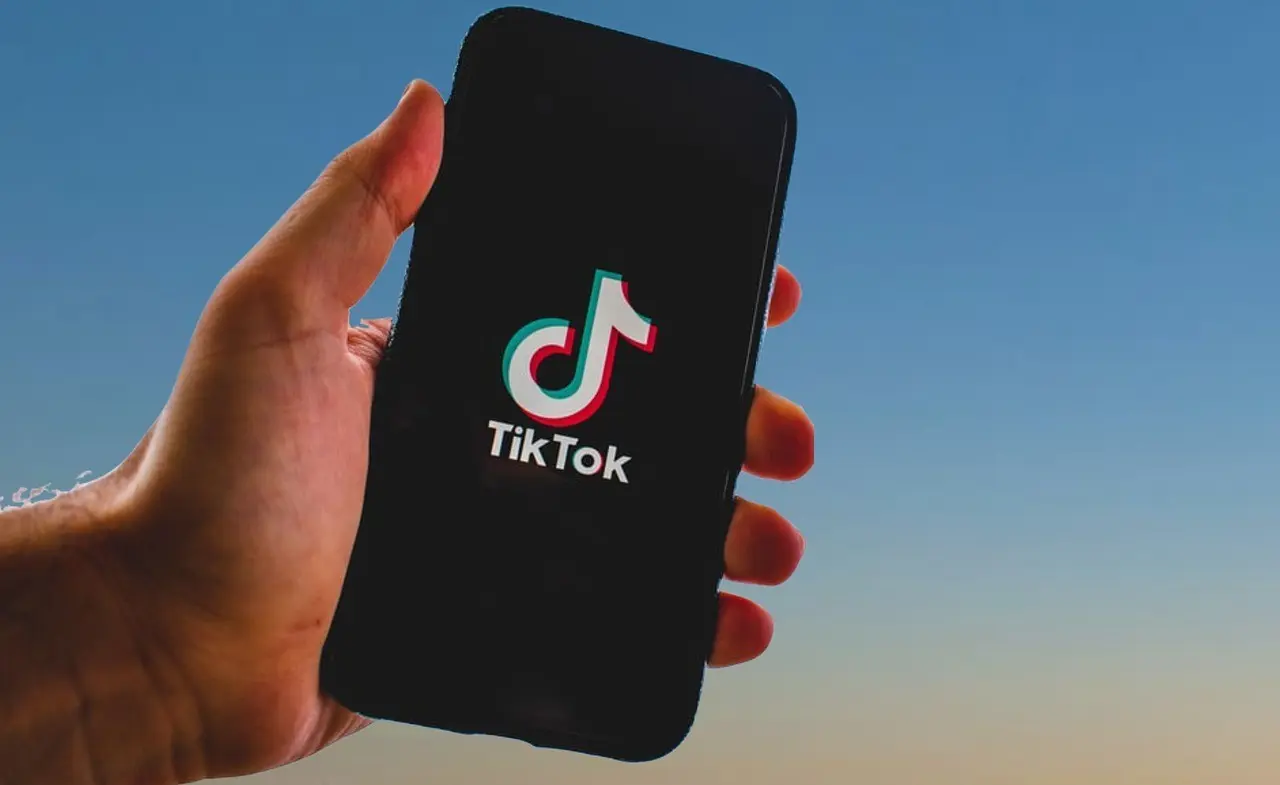 TikTok: Ετοιμάζεται να κλείσει στις ΗΠΑ την Κυριακή - Τα σενάρια και οι επιπτώσεις