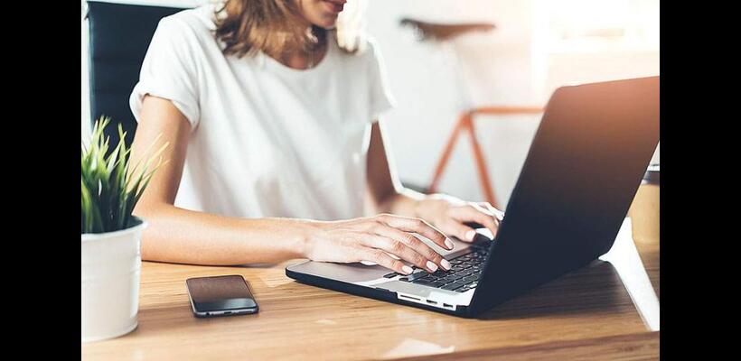 Ξεκινούν εργασία στη Βουλή για την τηλεργασία στο Δημόσιο