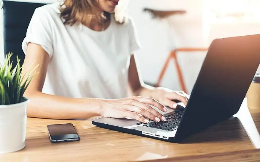 Καθορισμό του «επιδόματος» τηλεργασίας ζητά η ΠΕΟ – Επιστολή στον Υπ. Εργασίας