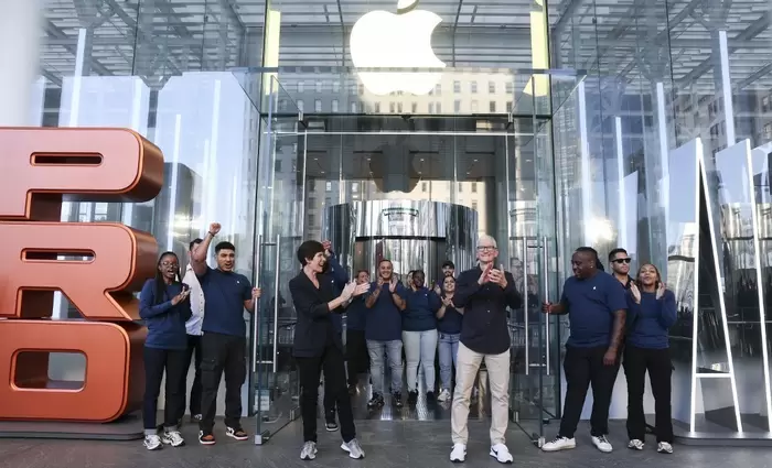 Apple vs Τραμπ: Η Κίνα παραμένει ο πυρήνας παραγωγής του iPhone