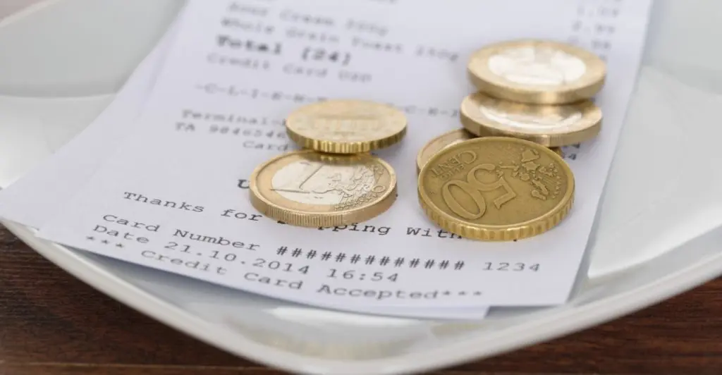 Επιχειρείται νομικό πλαίσιο για τα … tips