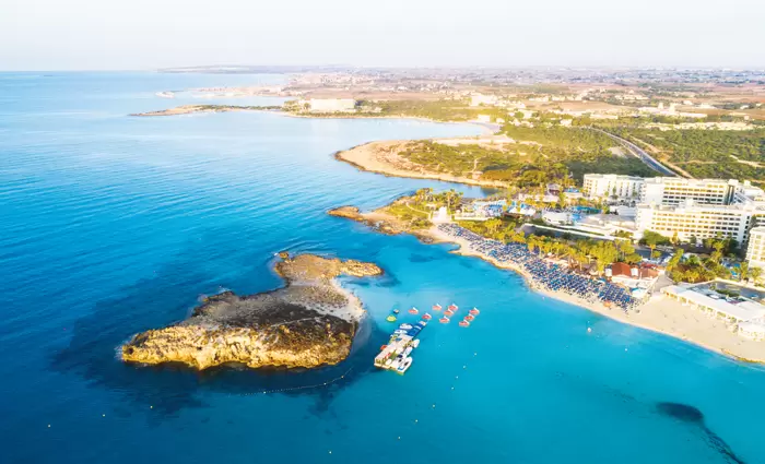 Ρωσικό, βρετανικό και εγχώριο «εμβόλιο» στον Τουρισμό