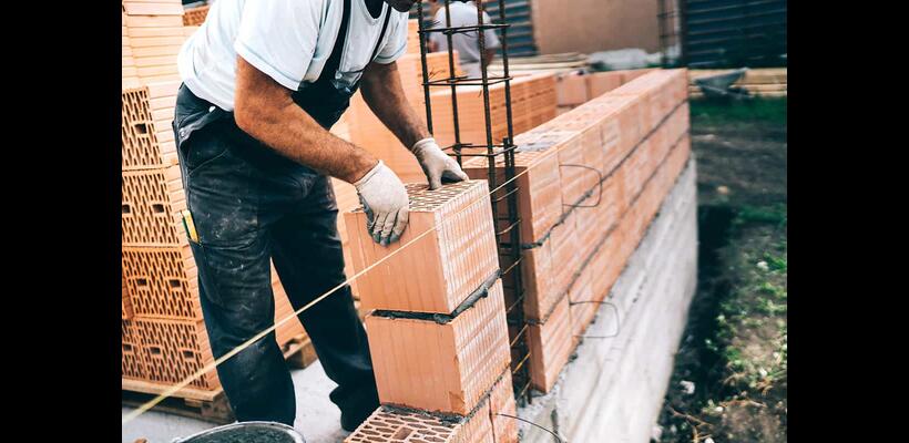 Στο στόχαστρο της ΕΠΑ η αγορά τούβλων – Διαδικασία κατά έξι εταιρειών