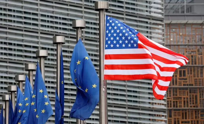 ΕΕ – ΗΠΑ: Ξανανοίγει ο δρόμος για την κύρωση της εμπορικής συμφωνίας μετά την υπαναχώρηση Τραμπ