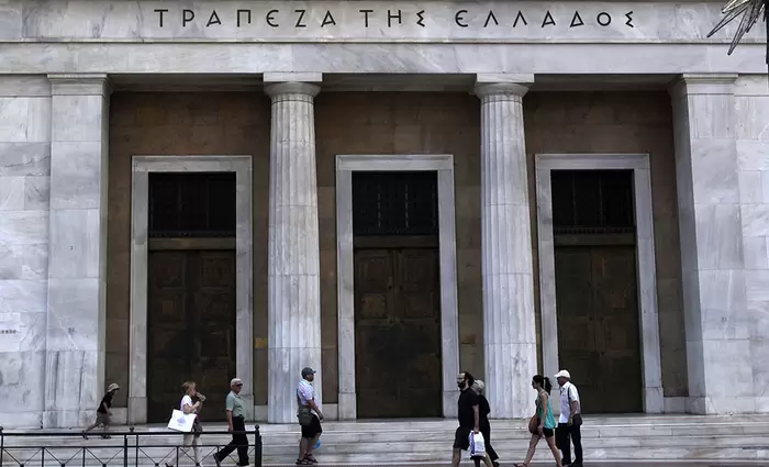 Handelsblatt: Οι ελληνικές τράπεζες σχεδιάζουν ταχύτερη απομείωση των ΜΕΔ