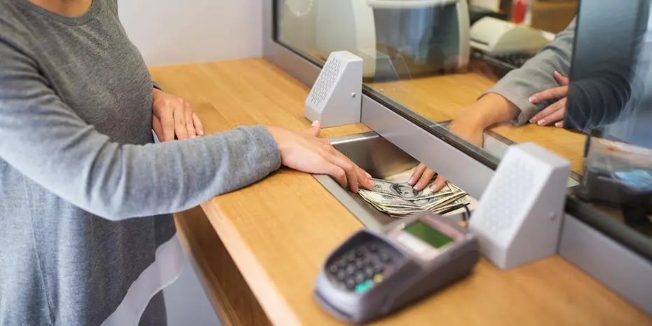 Πολιτικές πιέσεις για την άρση κάποιων υπερχρεώσεων στις τράπεζες