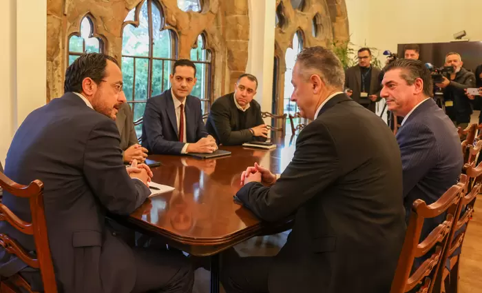 Εισηγήσεις ΠτΔ στις τράπεζες για ελαφρύνσεις – Νέο ραντεβού την Τετάρτη