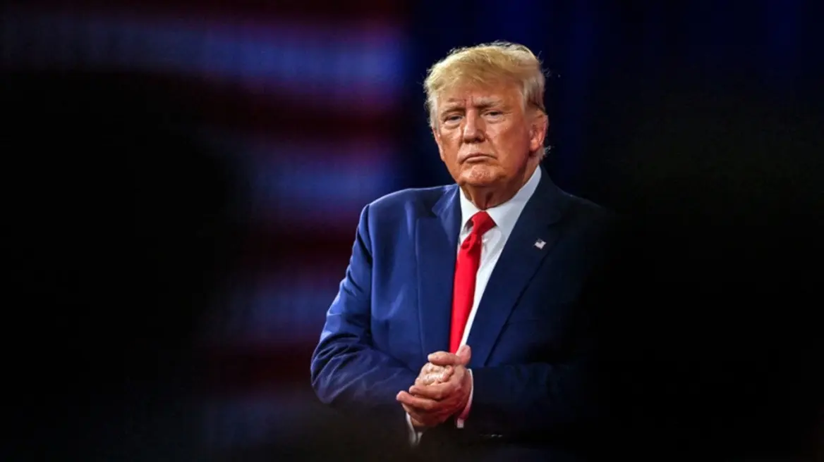 Ο Τραμπ επιτίθεται ξανά στα media - Πίεση στην FCC για άδειες τηλεοπτικών σταθμών