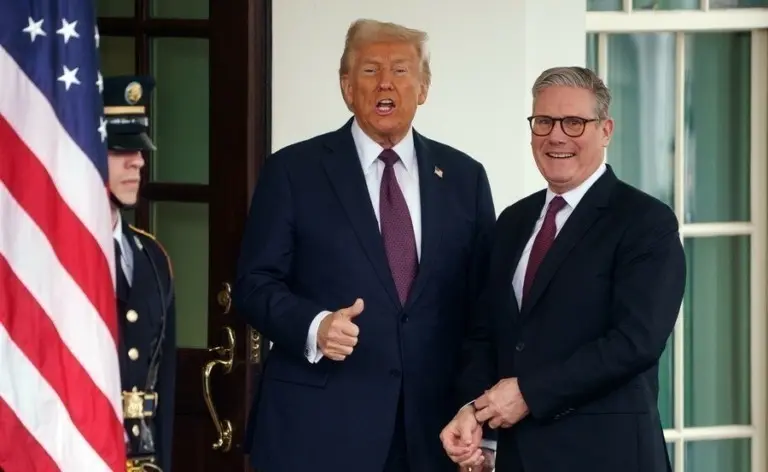 «Σήμα» Τραμπ για πραγματική εμπορική συμφωνία ΗΠΑ – Βρετανίας «χωρίς δασμούς»