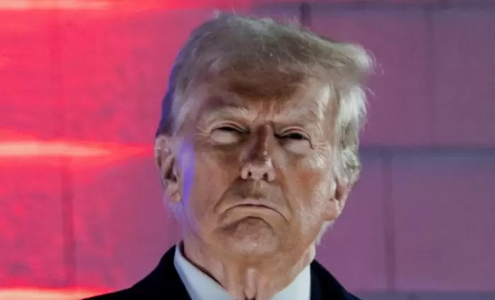 Τραμπ: Απειλεί και τα smartphones – Ποιους παίκτες έχει βάλει στο «μάτι»