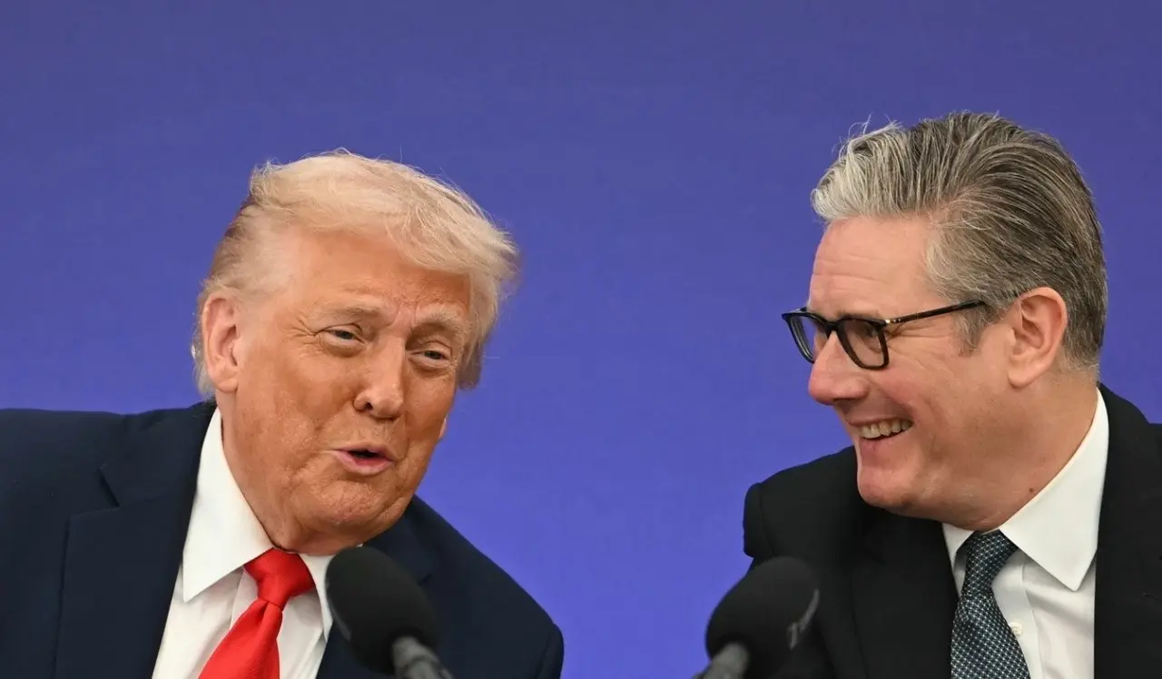 FT: Οι ΗΠΑ παγώνουν τις διαπραγματεύσεις για την τεχνολογική συμφωνία με το ΗΒ