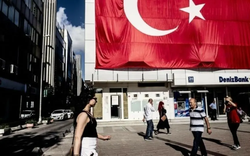 Τουρκία: Η πολιτική αβεβαιότητα «βυθίζει» την οικονομία