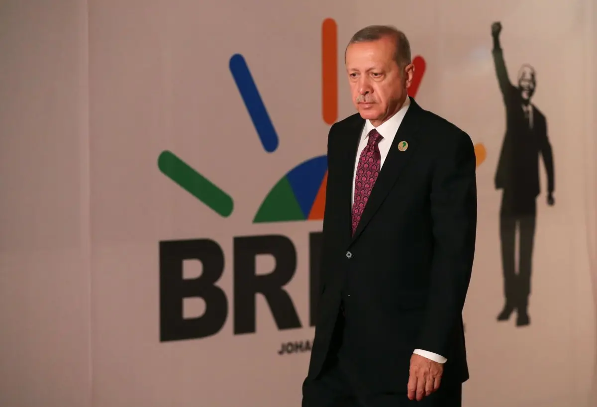 Τι ωθεί την Τουρκία στην αγκαλιά των BRICS