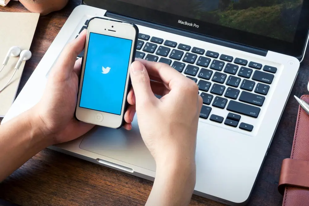 Twitter: Επ' αόριστον εργασία από το σπίτι σε εργαζομένους της