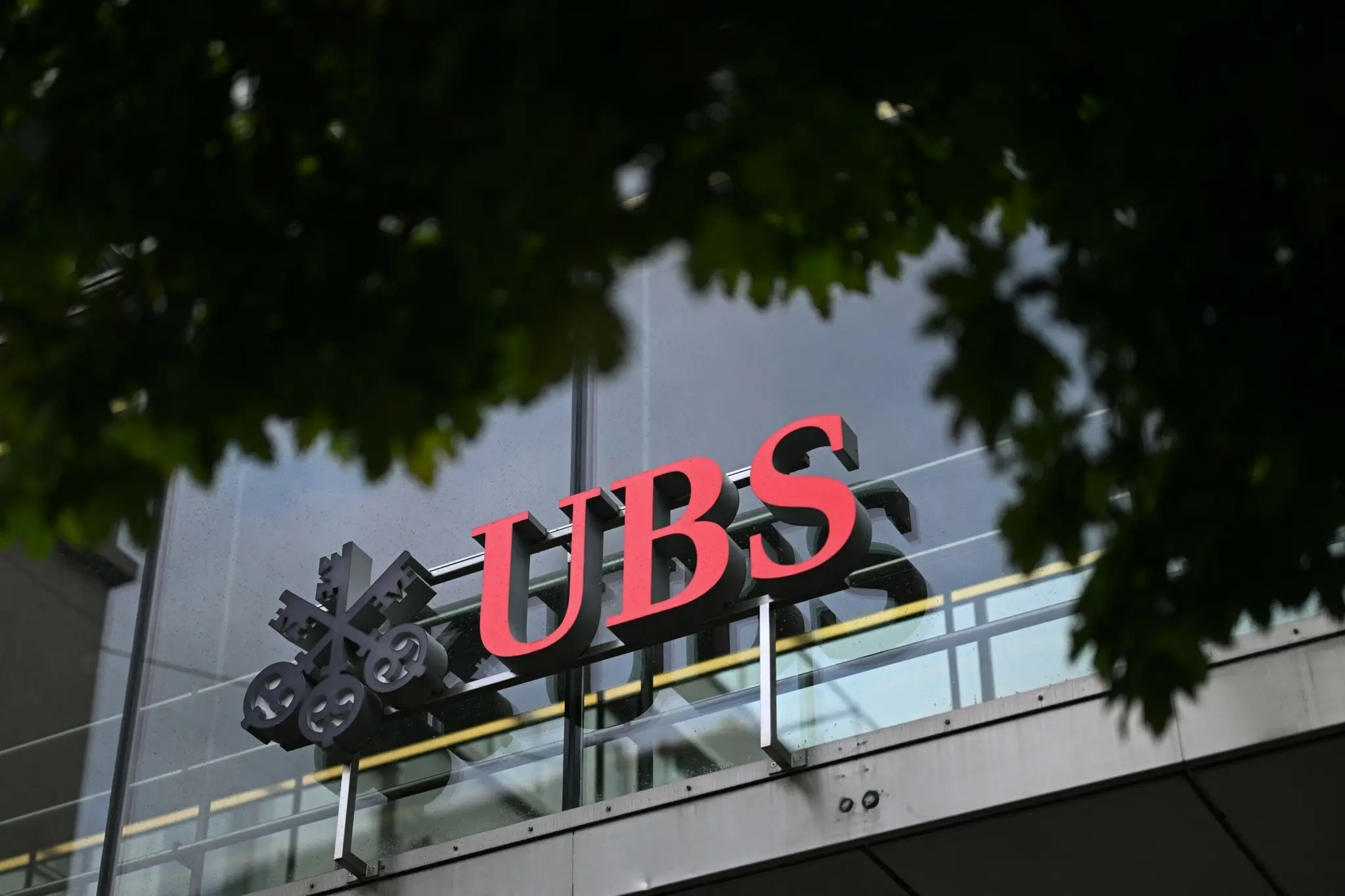 UBS: Απολύει 180 εργαζόμενους στην Ιταλία λόγω Credit Suisse