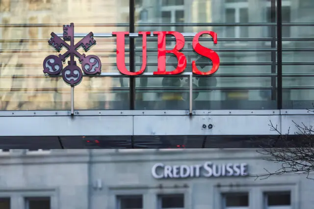 Από ελβετικό «κόσκινο» το deal Credit Suisse - UBS