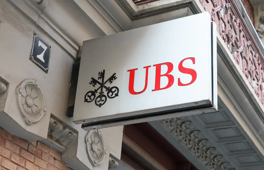 Προειδοποιήσεις «εκ των έσω» για το μεγάλο μέγεθος της UBS