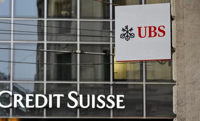 Η UBS προσφέρεται να εξαγοράσει την Credit Suisse για έως και $1 δις