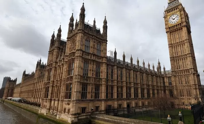 Επαναλειτουργεί σήμερα το κοινοβούλιο στη Βρετανία