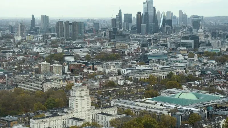 ΗΒ: Όλο και περισσότερες επιχειρήσεις μειώνουν το εργατικό προσωπικό