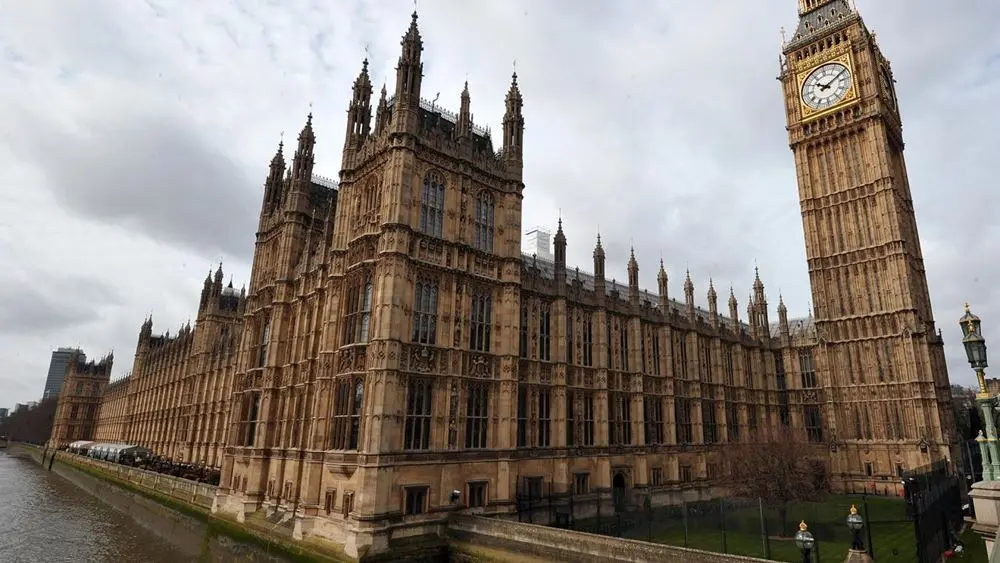 Επαναλειτουργεί σήμερα το κοινοβούλιο στη Βρετανία