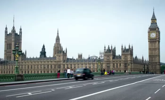 Το ΗΒ απέφυγε την οικονομική ύφεση